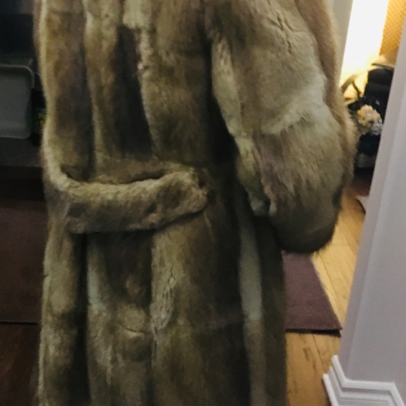 FULL LENGTH MUSCRAT WITH FOX COLLER FUR COAT! 🧥 - Picture 5 of 6